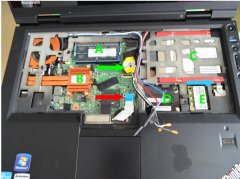 簡單拆機X1清理風扇教你如何更換內存以及安裝3G模塊等設備教程！